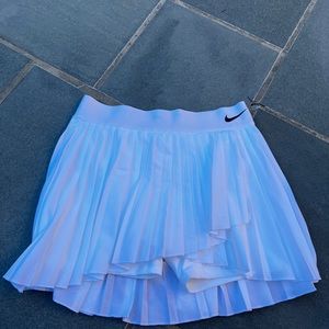 white nike ruffle skirt never been worn BRAND NEW